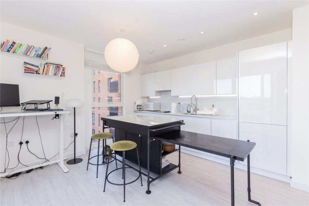 1 bedroom apartments/flats for sale in Shearwater Drive, London - NW9 view 4