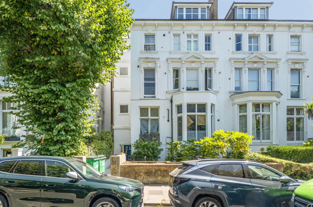 Studio apartments/flats for sale in Belsize Grove, London - NW3 view 14
