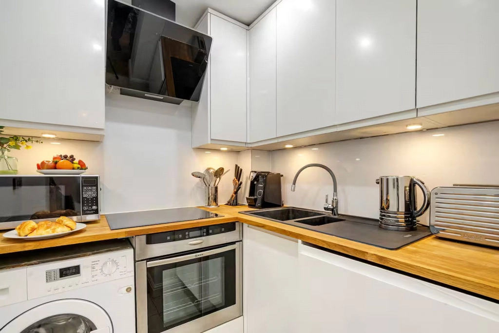 Studio apartments/flats for sale in Belsize Grove, London - NW3 view 4
