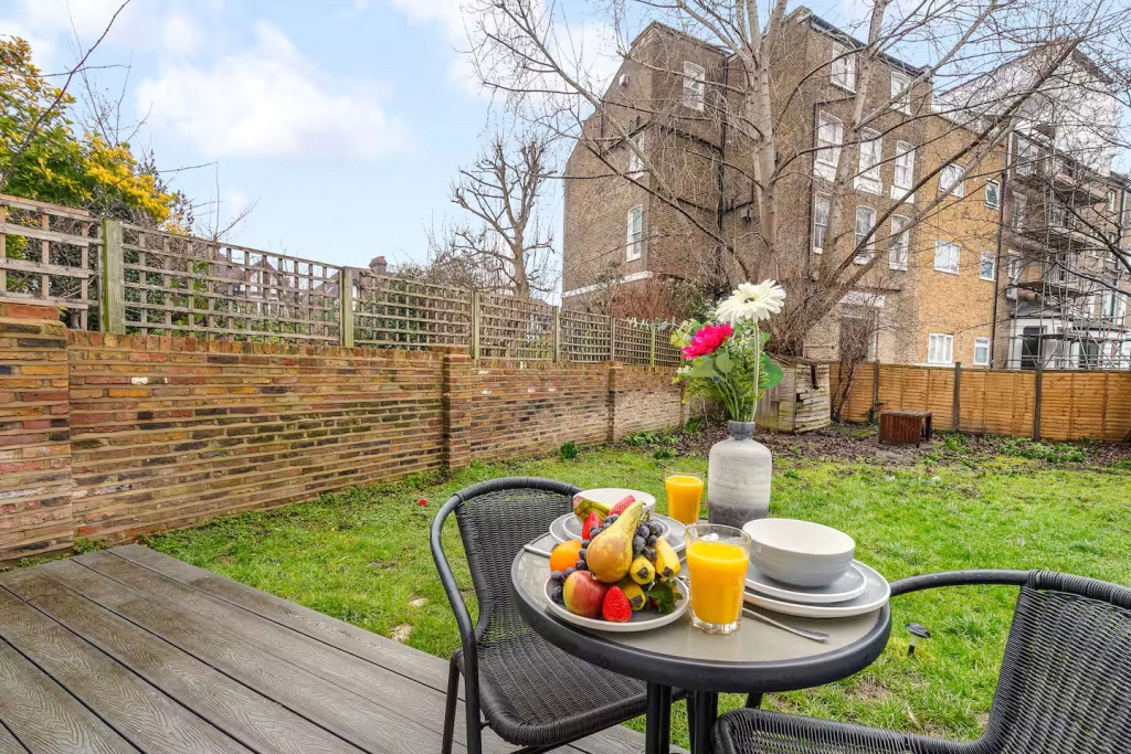 Studio apartments/flats for sale in Belsize Grove, London - NW3 view 3