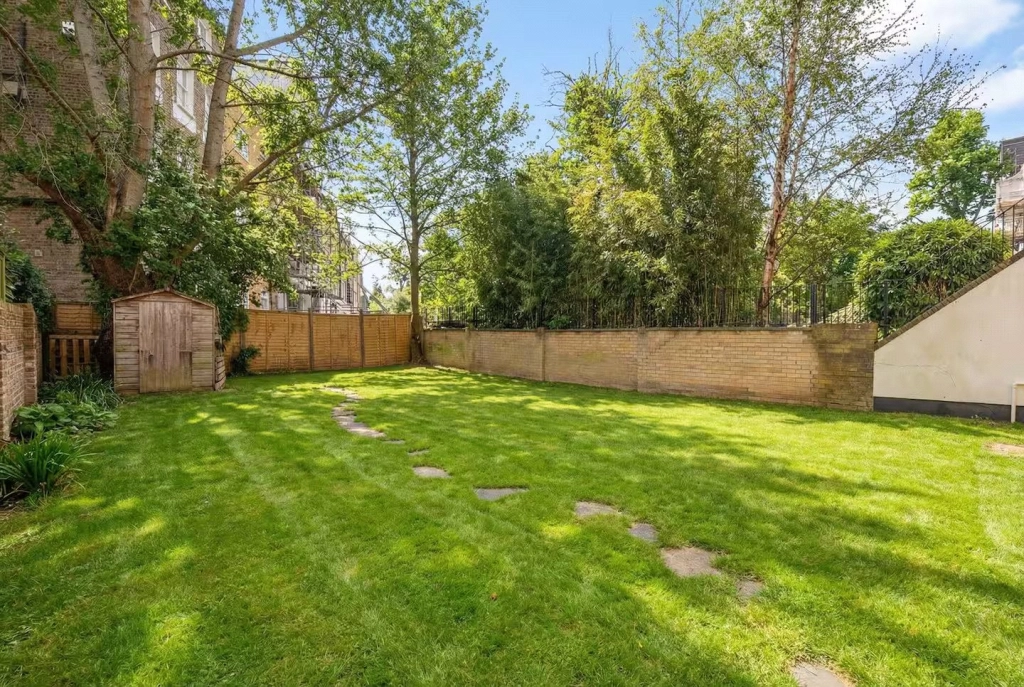 Studio apartments/flats for sale in Belsize Grove, London - NW3 view 7