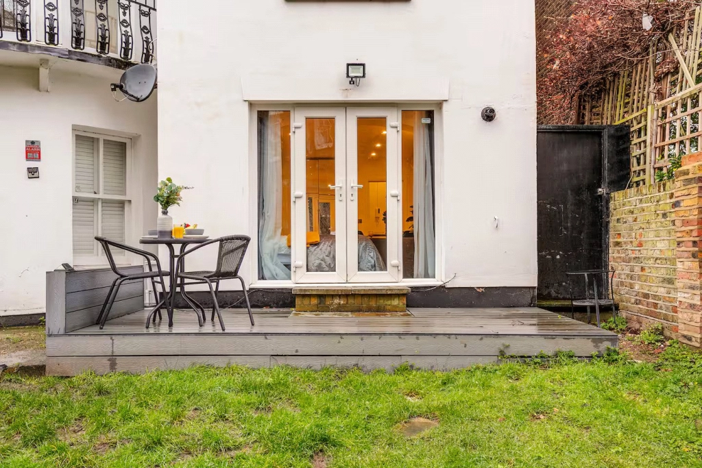 Studio apartments/flats for sale in Belsize Grove, London - NW3 view 10