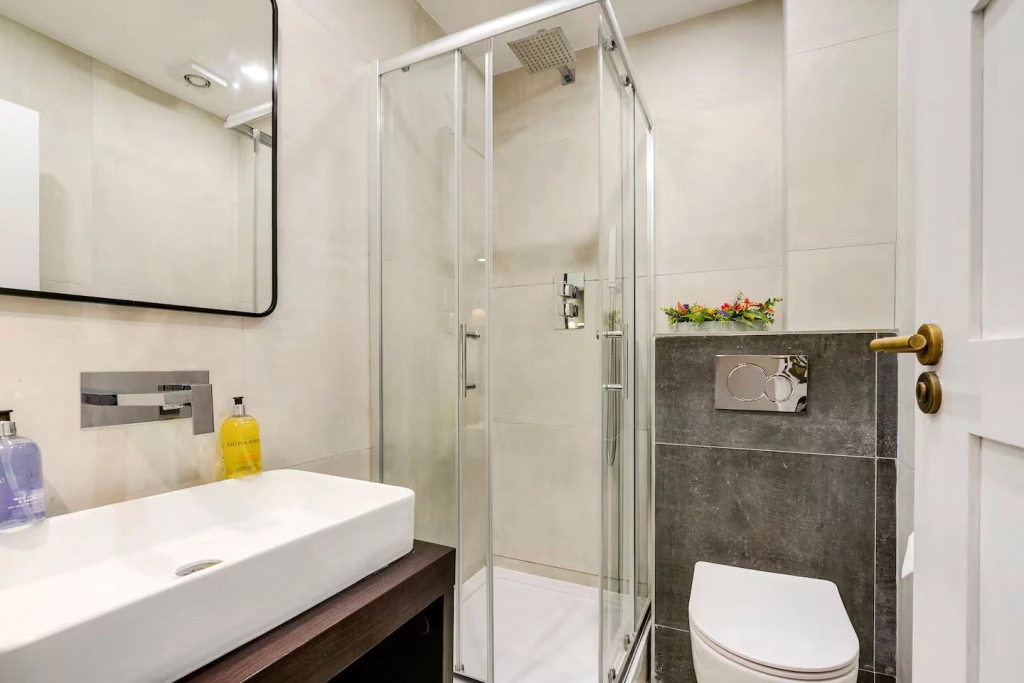 Studio apartments/flats for sale in Belsize Grove, London - NW3 view 5