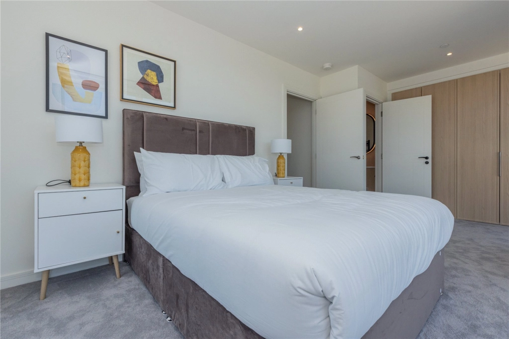 3 bedrooms apartments/flats for sale in Henshaw Parade, The Hyde, London - NW9 view 12