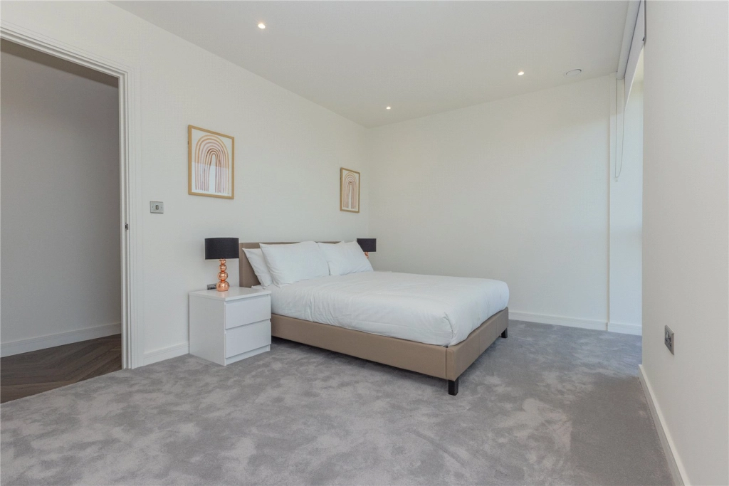 3 bedrooms apartments/flats for sale in Henshaw Parade, The Hyde, London - NW9 view 10