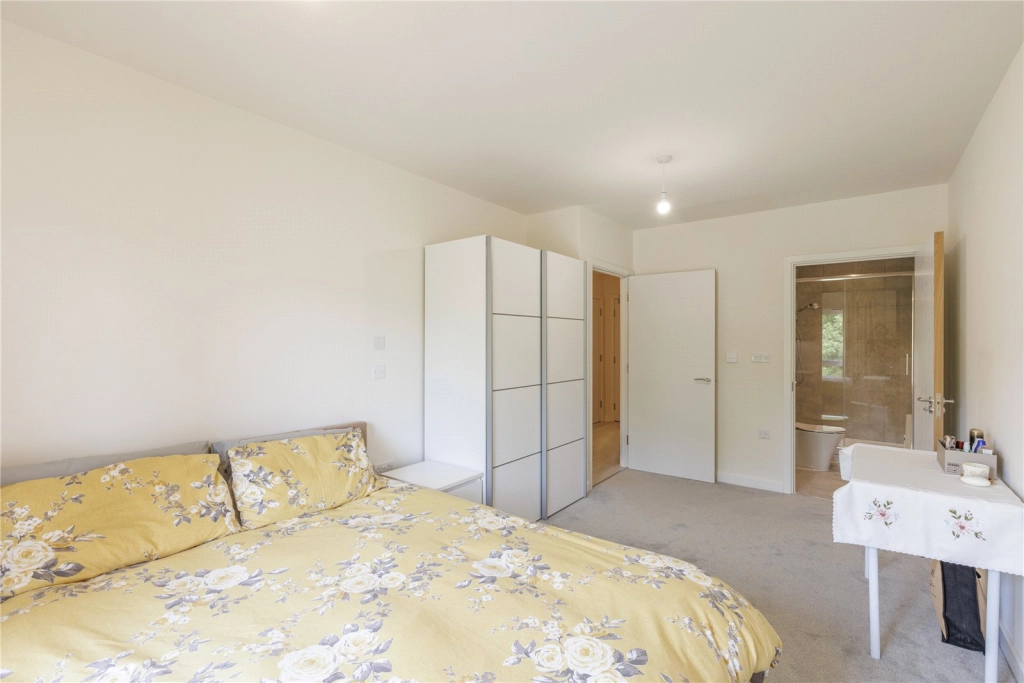 1 bedroom apartments/flats for sale in Inglis Way, London - NW7 view 6