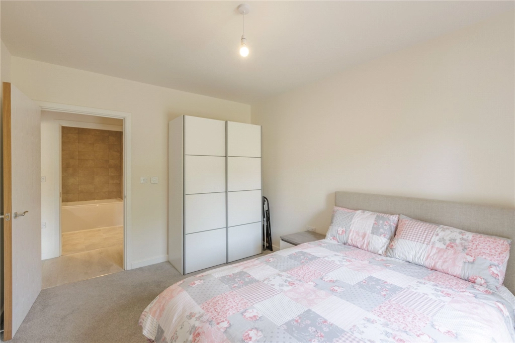1 bedroom apartments/flats for sale in Inglis Way, London - NW7 view 7