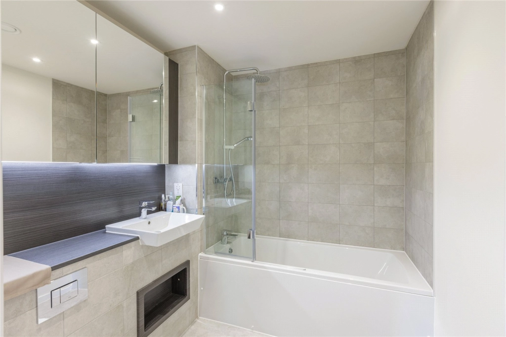 1 bedroom apartments/flats for sale in Inglis Way, London - NW7 view 5