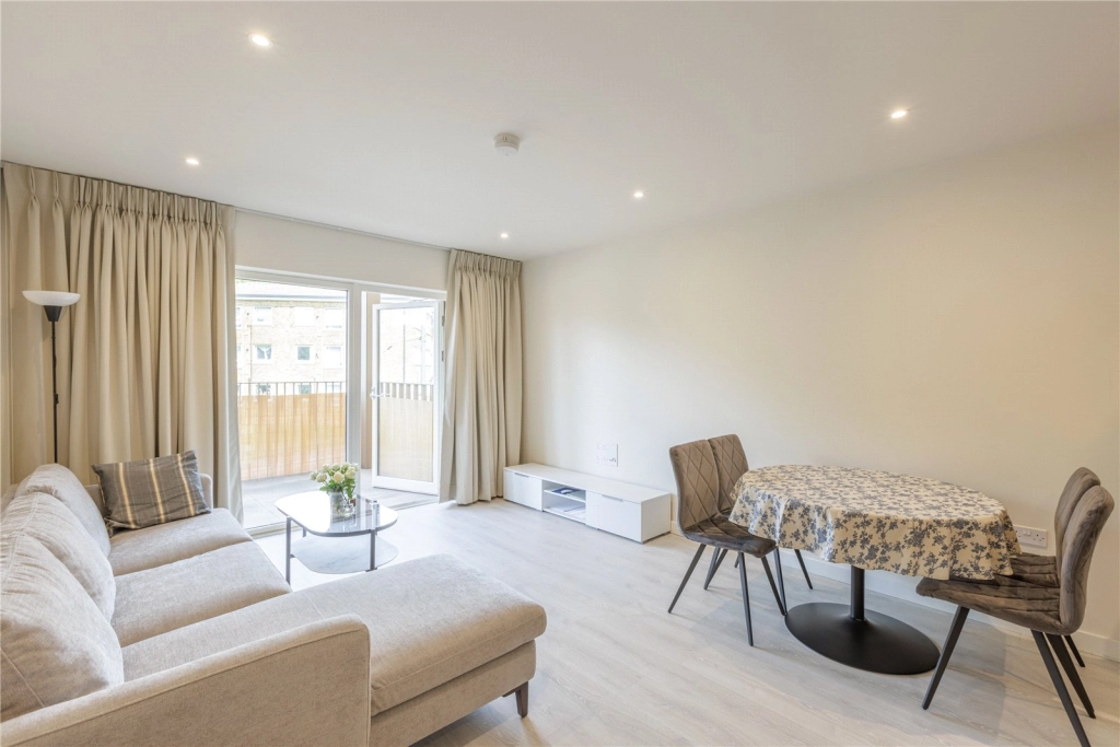 1 bedroom apartments/flats for sale in Inglis Way, London - NW7 view 2