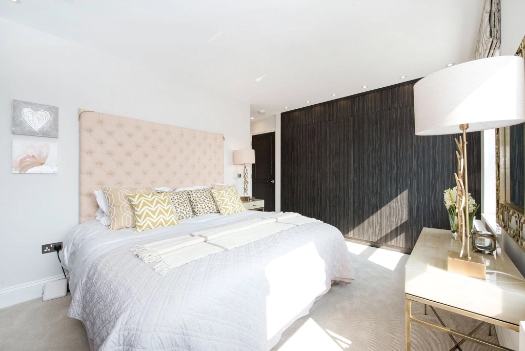 4 bedrooms apartments/flats for sale in Arkwright Road, London - NW3 view 13