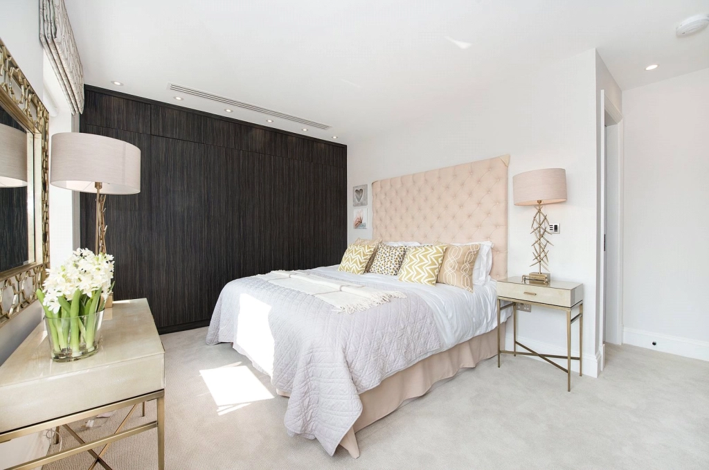 4 bedrooms apartments/flats for sale in Arkwright Road, London - NW3 view 14