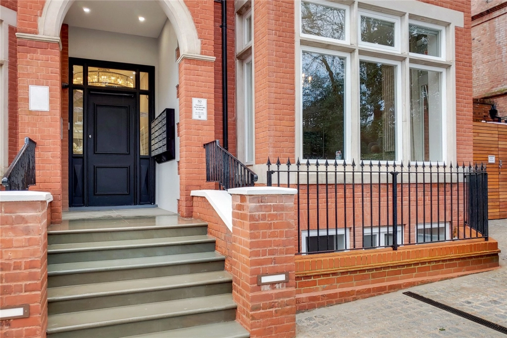 2 bedrooms apartments/flats for sale in Fitzjohns Avenue, London - NW3 view 17