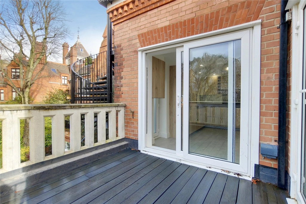 2 bedrooms apartments/flats for sale in Fitzjohns Avenue, London - NW3 view 16