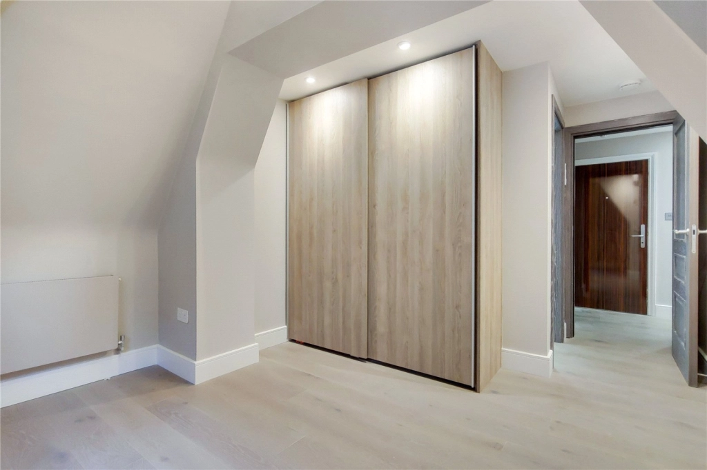 2 bedrooms apartments/flats for sale in Fitzjohns Avenue, London - NW3 view 9