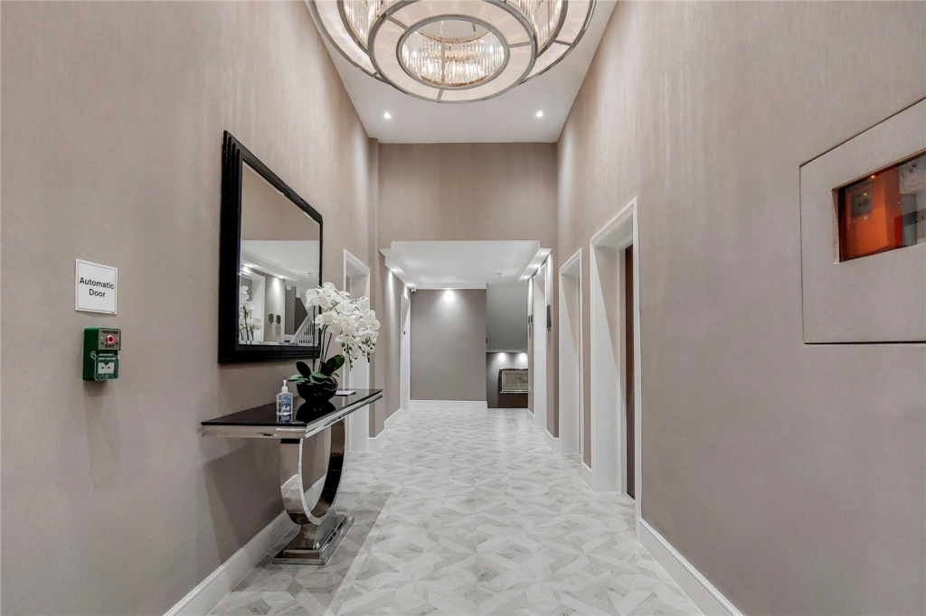 2 bedrooms apartments/flats for sale in Fitzjohns Avenue, London - NW3 view 3