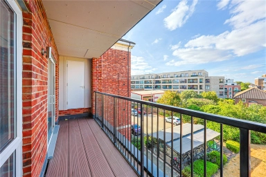 Toye Avenue, London - N20 view 10