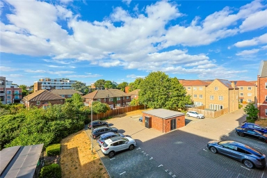Toye Avenue, London - N20 view 15