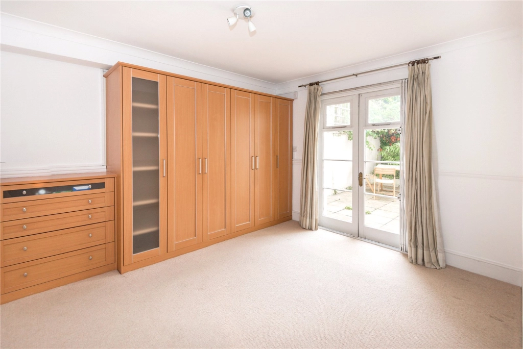 3 bedrooms apartments/flats for sale in Belsize Square, London - NW3 view 6