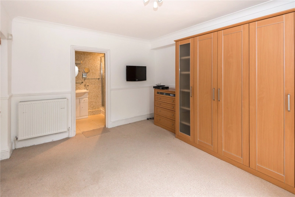3 bedrooms apartments/flats for sale in Belsize Square, London - NW3 view 7