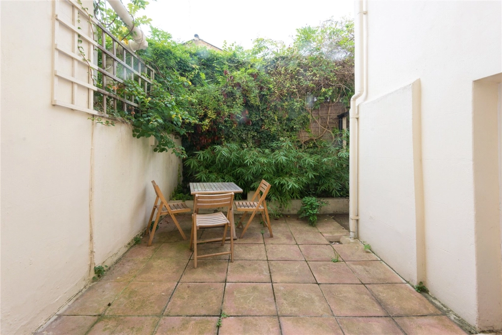 3 bedrooms apartments/flats for sale in Belsize Square, London - NW3 view 8