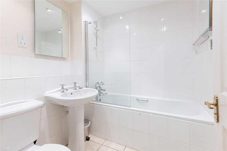 2 bedrooms apartments/flats to sale in Parkgate Mews, Highgate-image 7