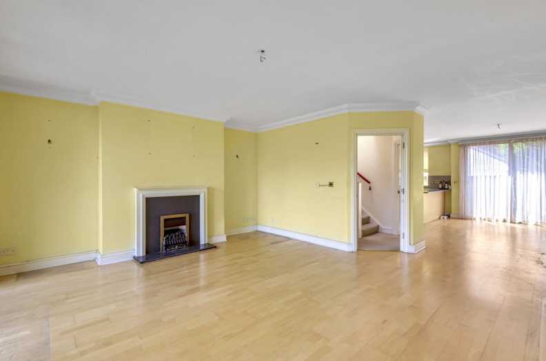 3 bedrooms houses to sale in Dukes Point, Dukes Head Yard, Highgate-image 2