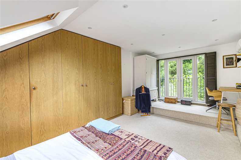 4 bedrooms houses to sale in Priory Gardens, Highgate-image 9