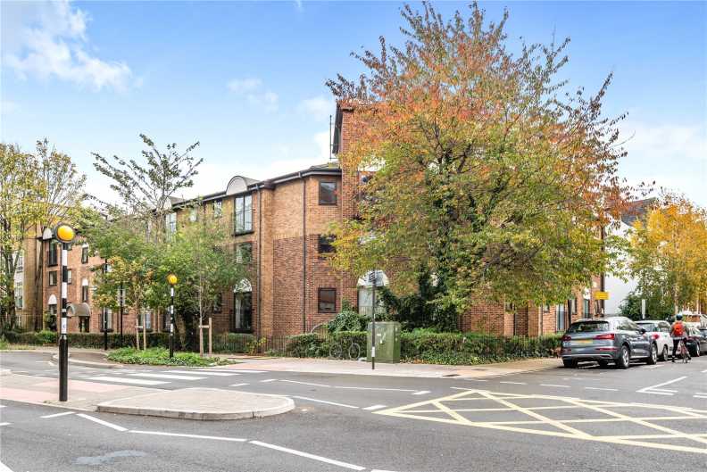 1 bedroom apartments/flats to sale in Tinniswood Close, Drayton Park-image 7
