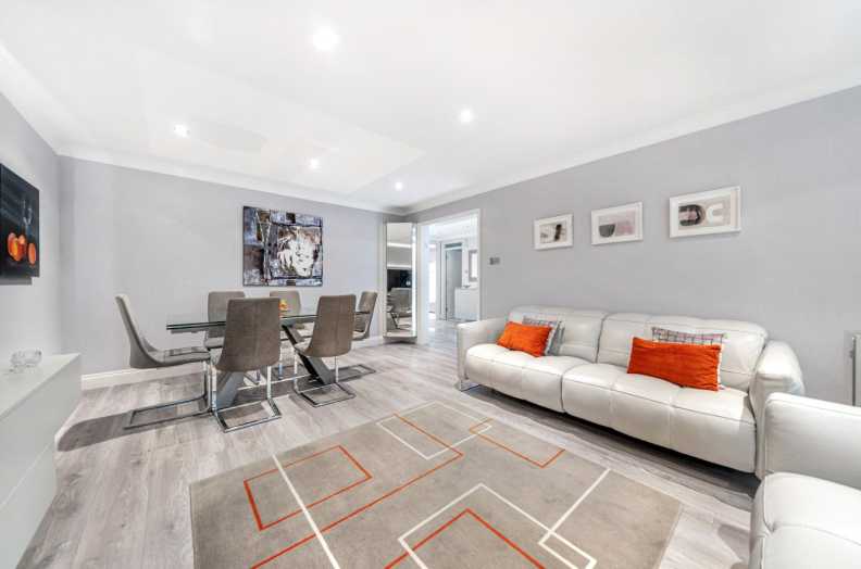 2 bedrooms apartments/flats to sale in Thornbury Square, Highgate-image 3