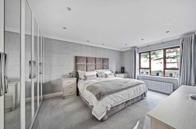 2 bedrooms apartments/flats to sale in Thornbury Square, Highgate-image 3