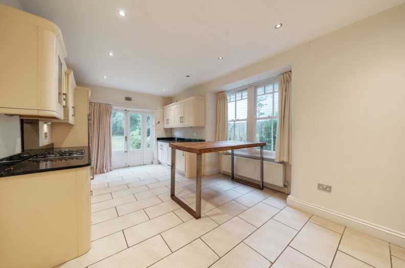 4 bedroom house for Sale in Claremont Road, Highgate, N6, London