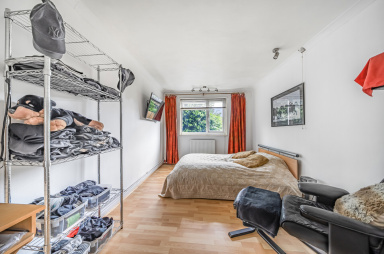 Great North Road, London - N2 view 12