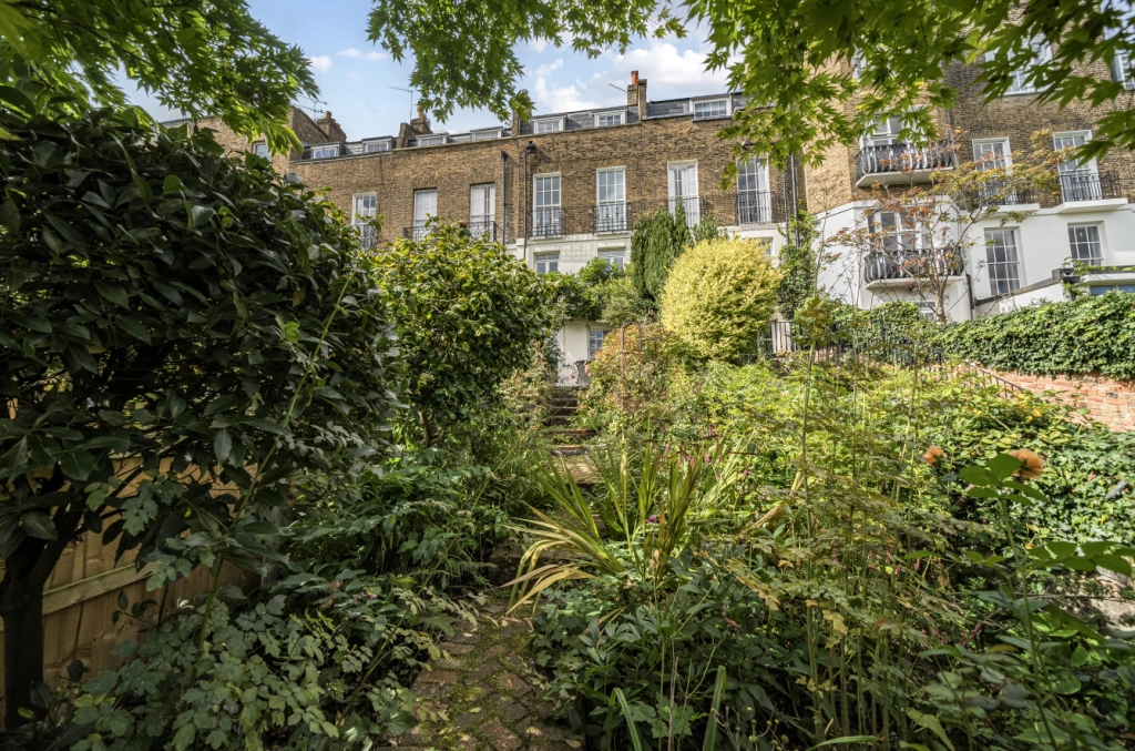 3 bedrooms houses for sale in Southwood Lane, London - N6 view 11