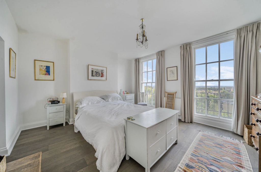 3 bedrooms houses for sale in Southwood Lane, London - N6 view 7