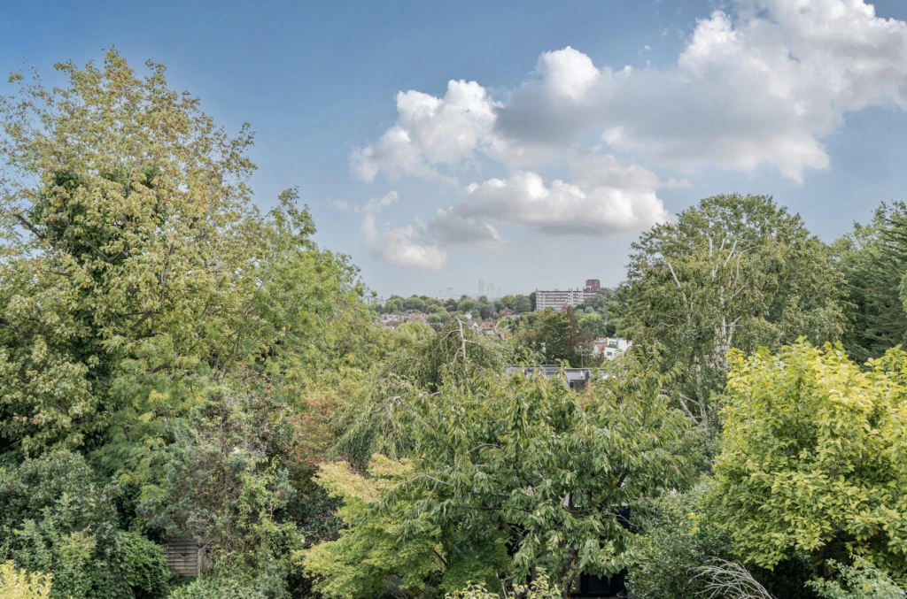 3 bedrooms houses for sale in Southwood Lane, London - N6 view 13