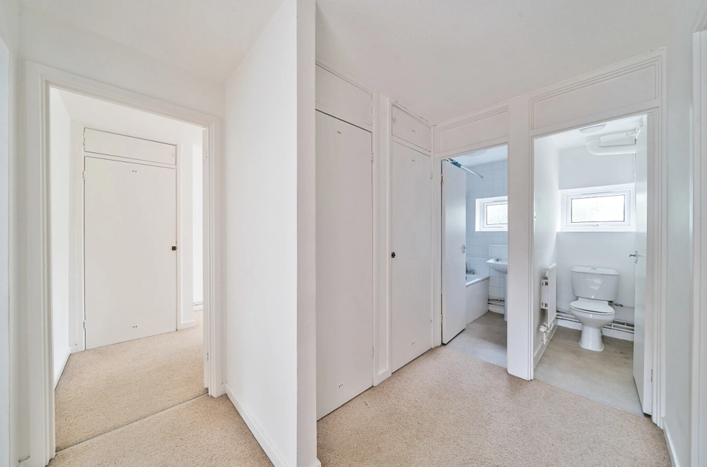 2 bedrooms apartments/flats for sale in Great North Road, East Finchley - N2 view 3