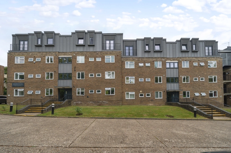 2 bedrooms apartments/flats to sale in Great North Road, East Finchley-image 1