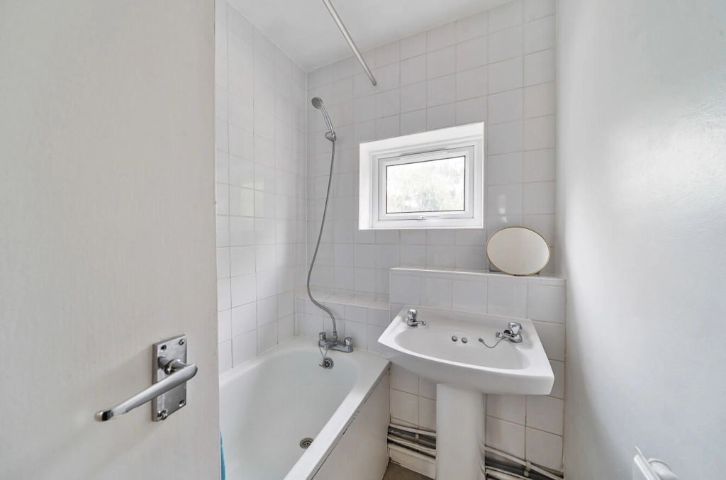 2 bedrooms apartments/flats for sale in Great North Road, East Finchley - N2 view 8