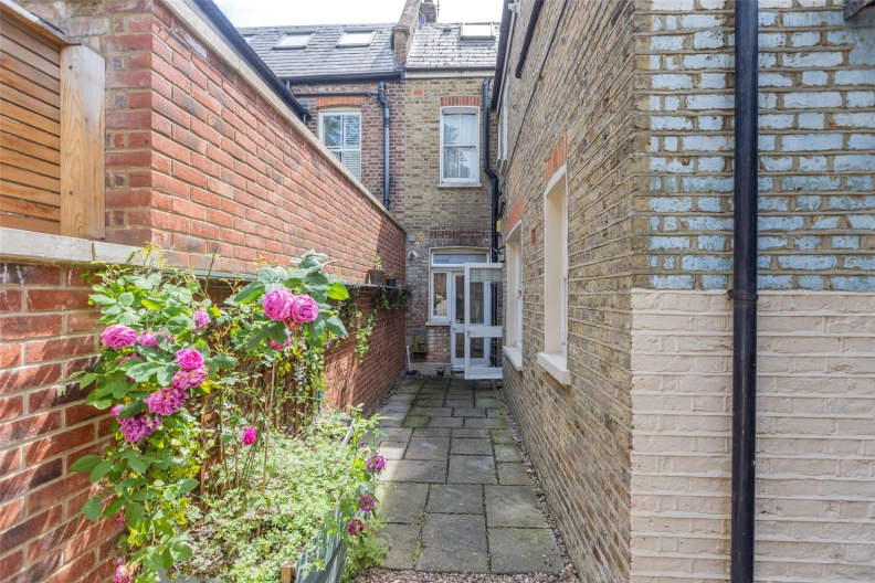 1 bedroom apartments/flats to sale in Waterlow Road, London-image 11