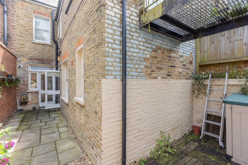 1 bedroom apartments/flats to sale in Waterlow Road, London-image 12