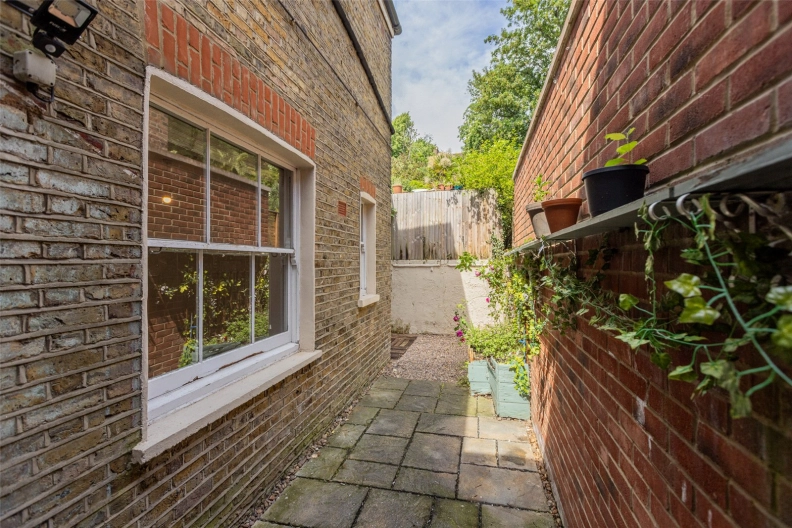 1 bedroom apartments/flats to sale in Waterlow Road, London-image 14