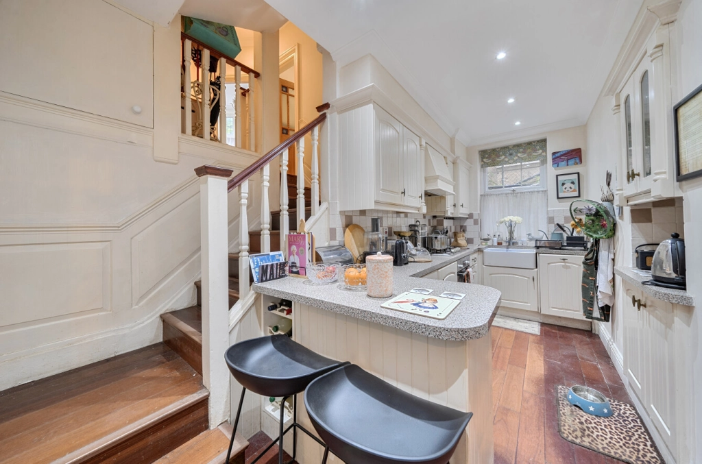 2 bedrooms apartments/flats for sale in Shepherds Hill, London - N6 view 4