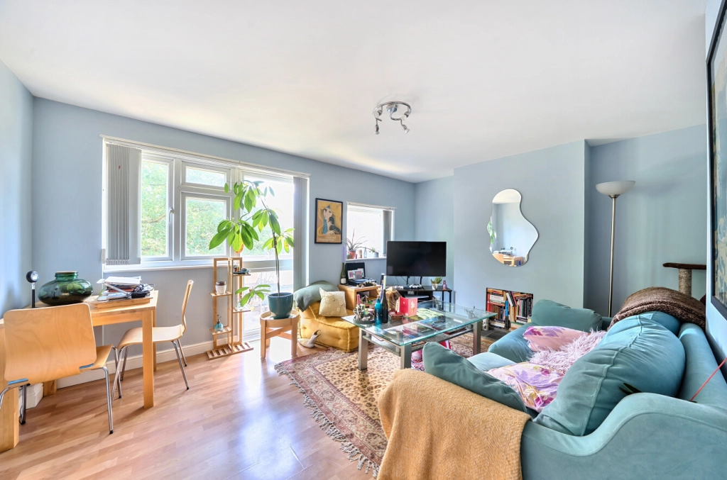 2 bedrooms apartments/flats for sale in Great North Road, London - N2 view 1