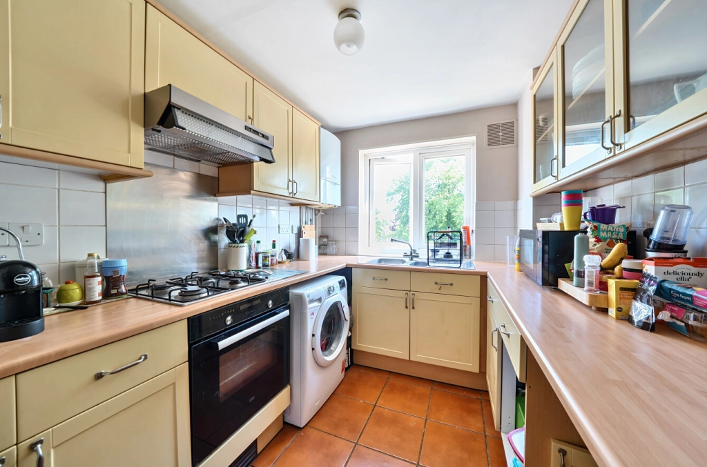 2 bedrooms apartments/flats for sale in Great North Road, London - N2 view 3