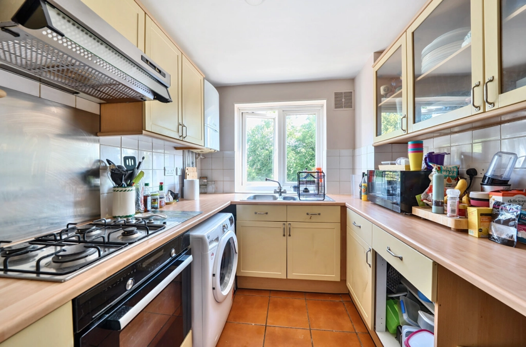 2 bedrooms apartments/flats for sale in Great North Road, London - N2 view 8