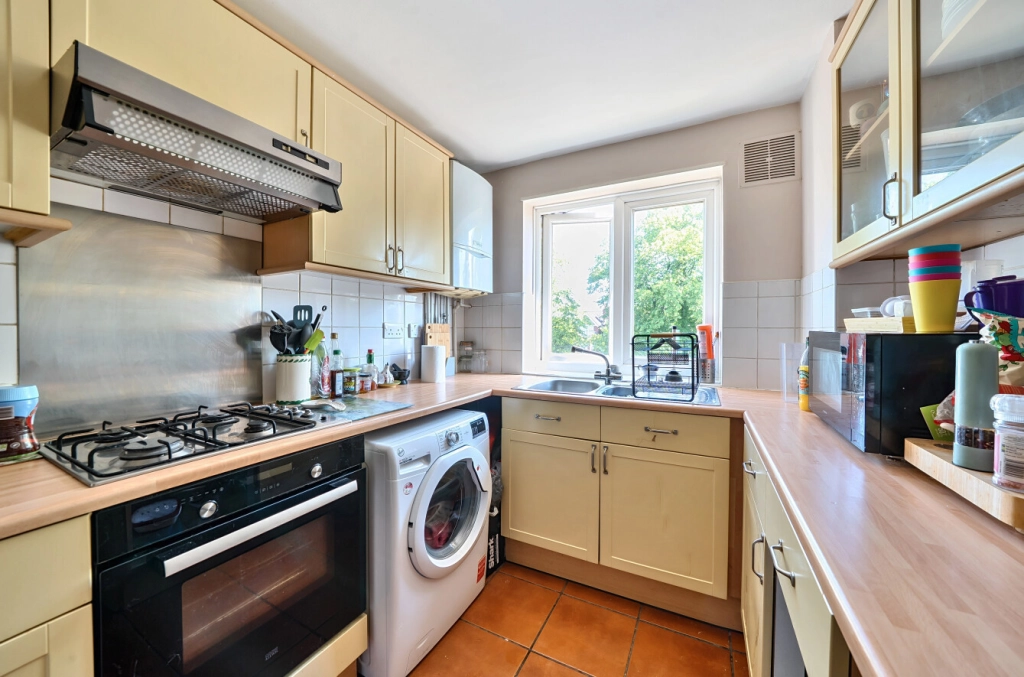 2 bedrooms apartments/flats for sale in Great North Road, London - N2 view 10