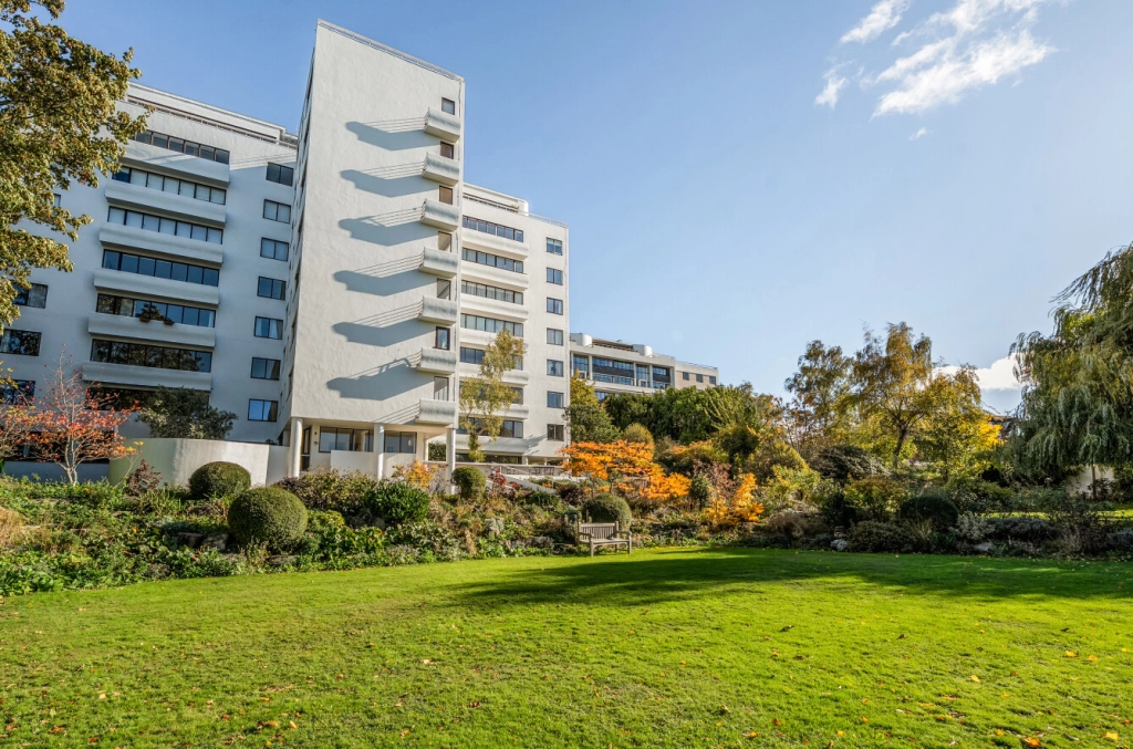 4 bedrooms apartments/flats for sale in North Hill, London - N6 view 2