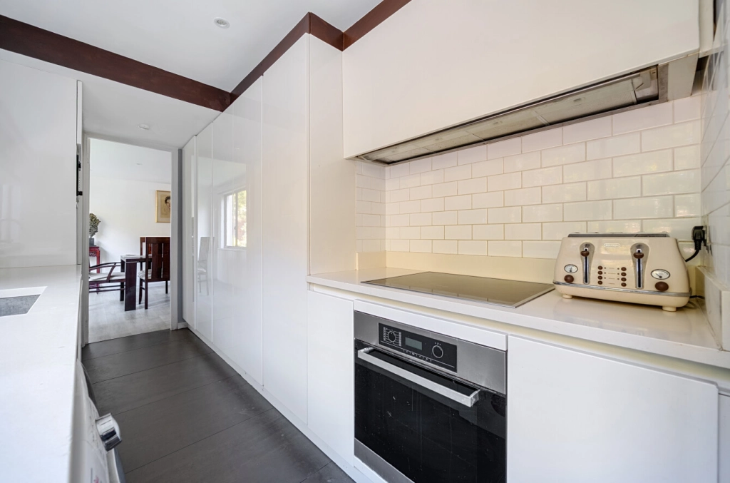 4 bedrooms apartments/flats for sale in North Hill, London - N6 view 6