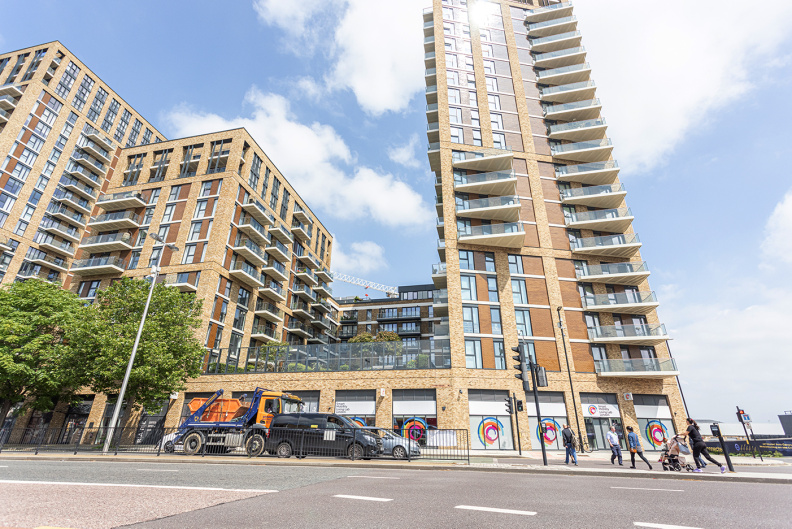 Studio apartments/flats to sale in Victory Parade, Woolwich-image 7