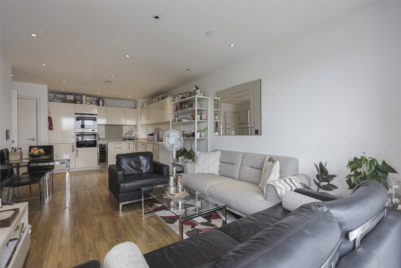 2 bedrooms apartments/flats for sale in Queensland Road, London - N7 view 3